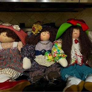 3 Gretchen Wilson Little Souls dolls.  Signed & Excellent condition.